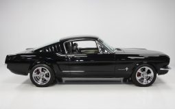 
										1965 Ford Mustang full									