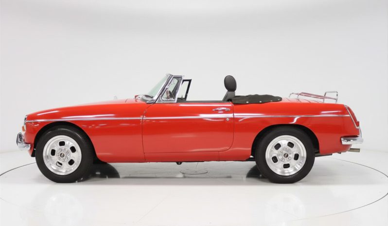 
								1967 MG MGB full									
