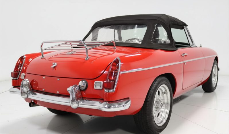 
								1967 MG MGB full									