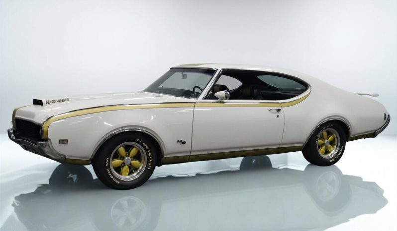 
								1969 Oldsmobile Cutlass full									