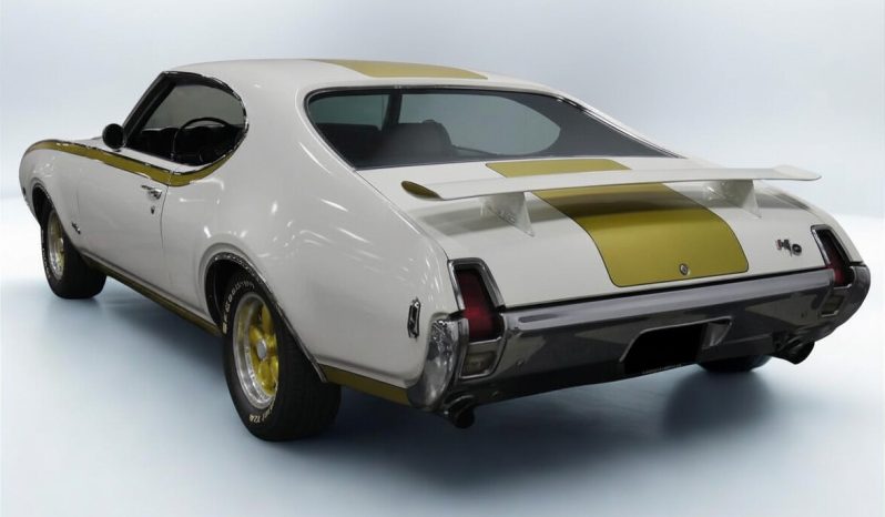 
								1969 Oldsmobile Cutlass full									