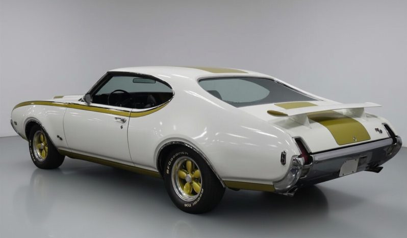 
								1969 Oldsmobile Cutlass full									